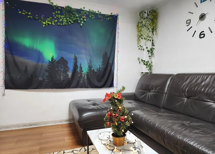 Newly Renovated Spacious 2 Bedroom Unit In Hbc #1 *